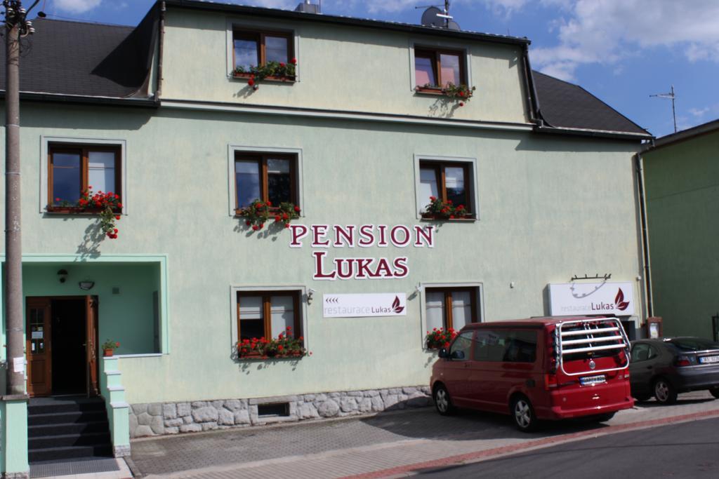 Pension Lukas Κάρλοβι Βάρι Εξωτερικό φωτογραφία